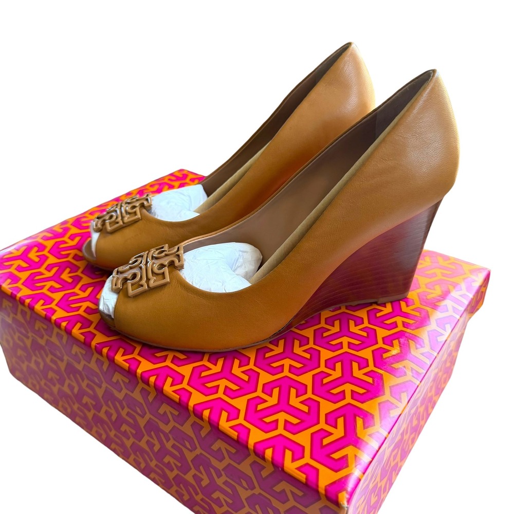 Tory Burch Melinda Open Toe Wedge Blond Tan Leather Logo Pump 6 - Picture 3 of 11